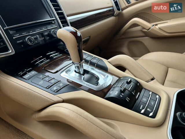 Белый Порше Каен, объемом двигателя 3.6 л и пробегом 175 тыс. км за 16700 $, фото 12 на Automoto.ua