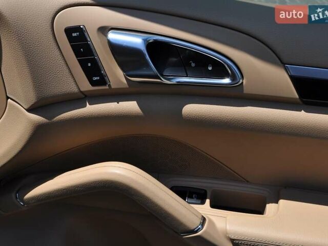 Белый Порше Каен, объемом двигателя 3 л и пробегом 130 тыс. км за 20000 $, фото 25 на Automoto.ua