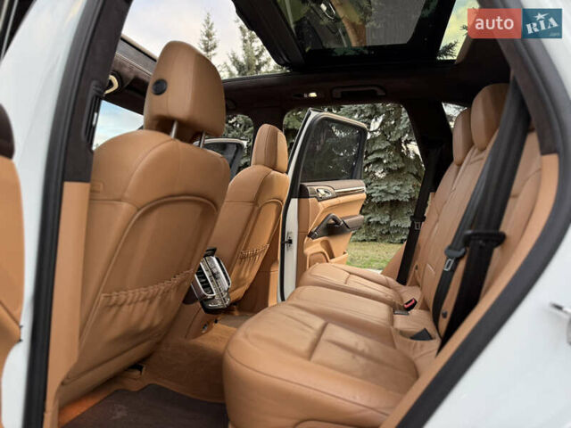 Белый Порше Каен, объемом двигателя 4.81 л и пробегом 133 тыс. км за 22000 $, фото 5 на Automoto.ua