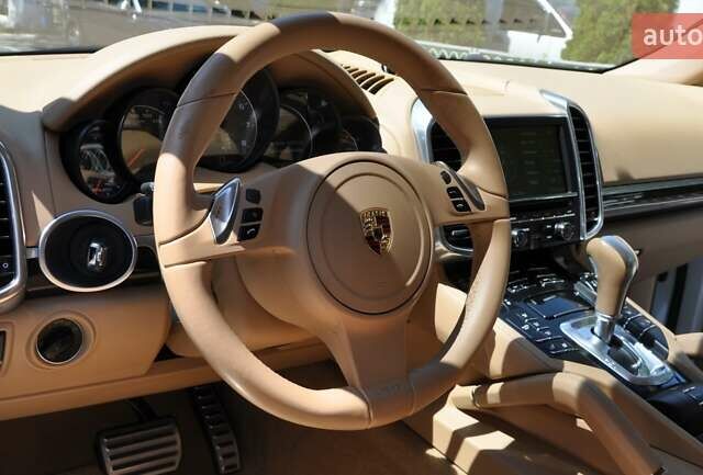 Белый Порше Каен, объемом двигателя 3 л и пробегом 130 тыс. км за 20000 $, фото 26 на Automoto.ua