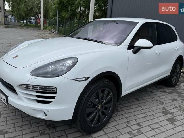 Белый Порше Каен, объемом двигателя 2.97 л и пробегом 170 тыс. км за 24900 $, фото 2 на Automoto.ua