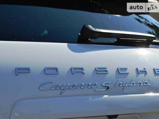 Білий Порше Cayenne, об'ємом двигуна 3 л та пробігом 122 тис. км за 23500 $, фото 1 на Automoto.ua
