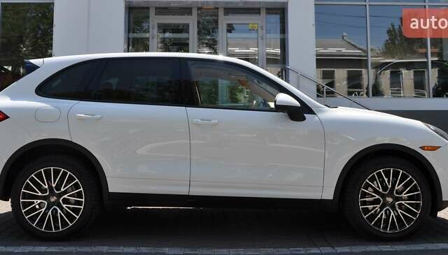 Белый Порше Каен, объемом двигателя 3 л и пробегом 130 тыс. км за 20000 $, фото 10 на Automoto.ua