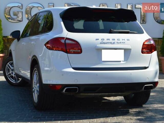 Білий Порше Cayenne, об'ємом двигуна 3 л та пробігом 122 тис. км за 23500 $, фото 2 на Automoto.ua