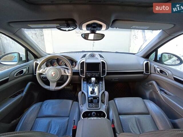 Белый Порше Каен, объемом двигателя 3.6 л и пробегом 188 тыс. км за 18200 $, фото 10 на Automoto.ua