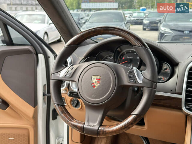 Белый Порше Каен, объемом двигателя 4.81 л и пробегом 132 тыс. км за 19900 $, фото 22 на Automoto.ua