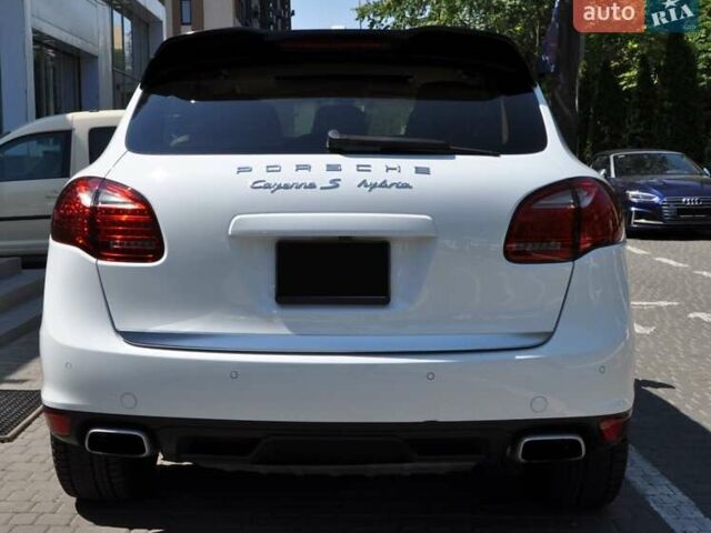 Белый Порше Каен, объемом двигателя 3 л и пробегом 130 тыс. км за 20000 $, фото 4 на Automoto.ua