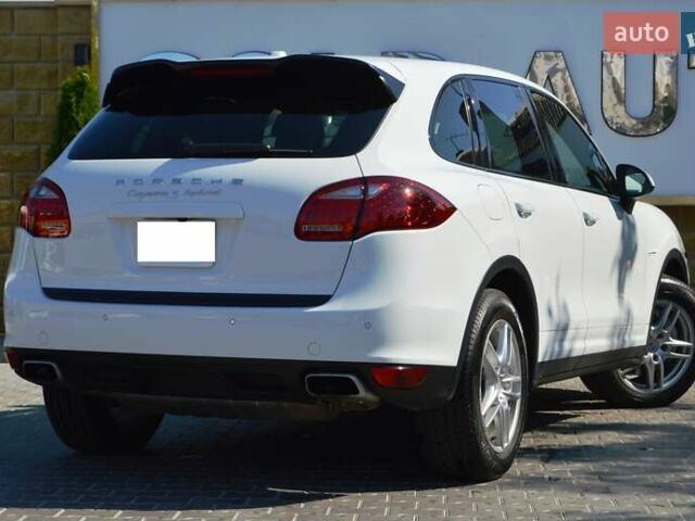 Білий Порше Cayenne, об'ємом двигуна 3 л та пробігом 122 тис. км за 23500 $, фото 6 на Automoto.ua