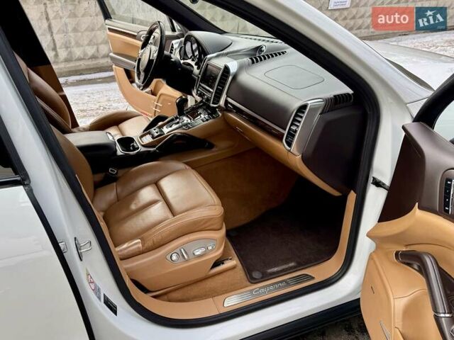 Белый Порше Каен, объемом двигателя 2.97 л и пробегом 170 тыс. км за 24900 $, фото 13 на Automoto.ua