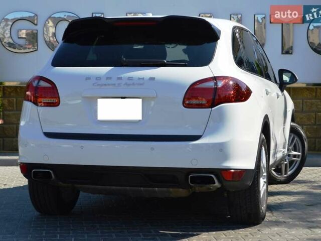 Білий Порше Cayenne, об'ємом двигуна 3 л та пробігом 122 тис. км за 23500 $, фото 5 на Automoto.ua