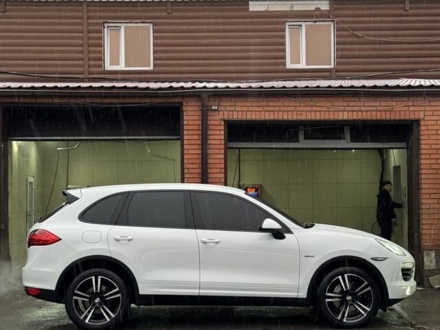 Белый Порше Каен, объемом двигателя 3 л и пробегом 200 тыс. км за 21500 $, фото 10 на Automoto.ua