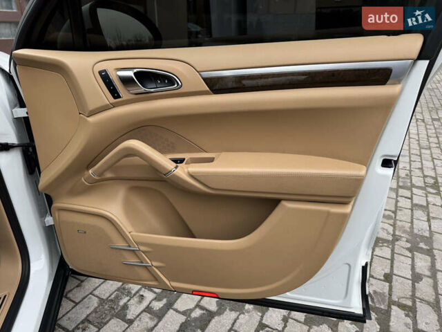 Білий Порше Cayenne, об'ємом двигуна 3.6 л та пробігом 200 тис. км за 18900 $, фото 18 на Automoto.ua