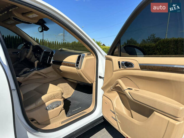 Білий Порше Cayenne, об'ємом двигуна 3.6 л та пробігом 200 тис. км за 19500 $, фото 35 на Automoto.ua