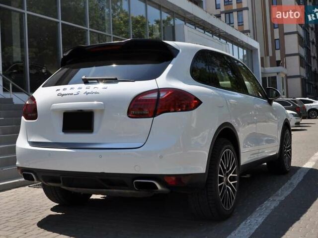 Белый Порше Каен, объемом двигателя 3 л и пробегом 130 тыс. км за 20000 $, фото 9 на Automoto.ua