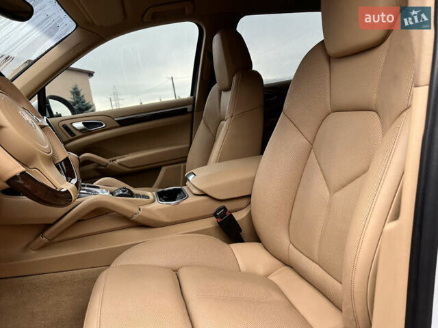 Белый Порше Каен, объемом двигателя 3.6 л и пробегом 175 тыс. км за 16700 $, фото 9 на Automoto.ua