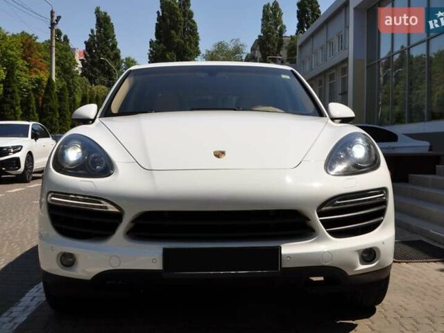 Белый Порше Каен, объемом двигателя 3 л и пробегом 130 тыс. км за 20000 $, фото 12 на Automoto.ua