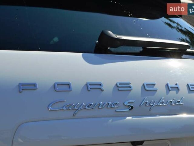 Білий Порше Cayenne, об'ємом двигуна 3 л та пробігом 122 тис. км за 23500 $, фото 18 на Automoto.ua