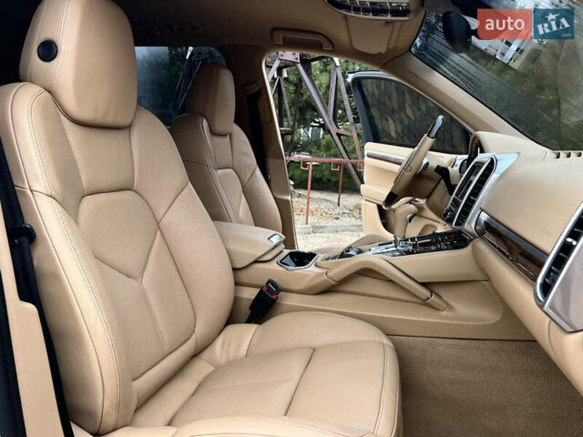 Белый Порше Каен, объемом двигателя 3.6 л и пробегом 175 тыс. км за 16700 $, фото 17 на Automoto.ua