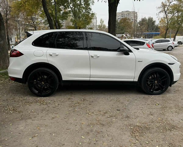 Білий Порше Cayenne, об'ємом двигуна 2.97 л та пробігом 202 тис. км за 19000 $, фото 6 на Automoto.ua