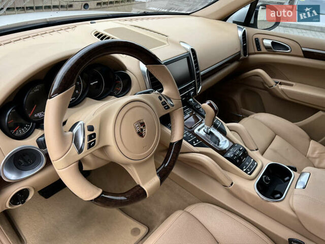 Белый Порше Каен, объемом двигателя 3.6 л и пробегом 175 тыс. км за 16700 $, фото 8 на Automoto.ua