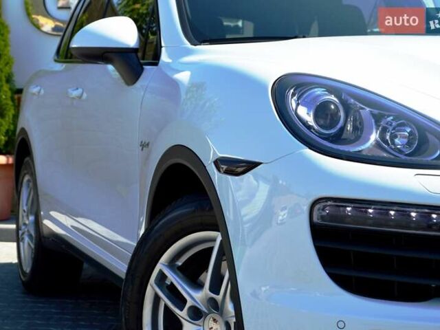Білий Порше Cayenne, об'ємом двигуна 3 л та пробігом 122 тис. км за 23500 $, фото 9 на Automoto.ua