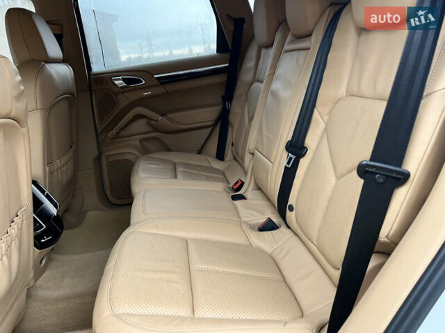 Белый Порше Каен, объемом двигателя 3.6 л и пробегом 175 тыс. км за 16700 $, фото 22 на Automoto.ua
