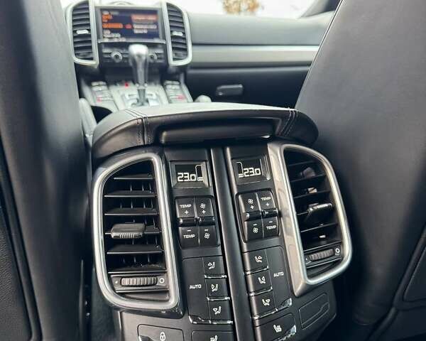 Білий Порше Cayenne, об'ємом двигуна 4.81 л та пробігом 143 тис. км за 19999 $, фото 10 на Automoto.ua