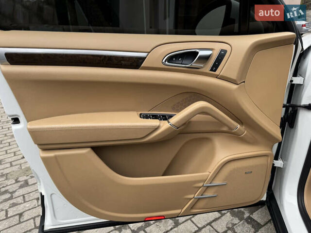 Білий Порше Cayenne, об'ємом двигуна 3.6 л та пробігом 200 тис. км за 18900 $, фото 7 на Automoto.ua