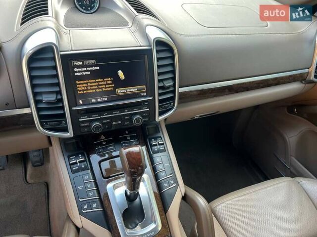 Белый Порше Каен, объемом двигателя 3.6 л и пробегом 300 тыс. км за 13500 $, фото 13 на Automoto.ua