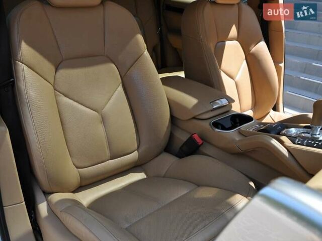 Белый Порше Каен, объемом двигателя 3 л и пробегом 130 тыс. км за 20000 $, фото 23 на Automoto.ua