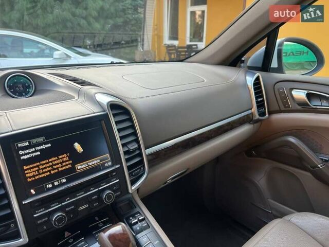 Белый Порше Каен, объемом двигателя 3.6 л и пробегом 300 тыс. км за 13500 $, фото 12 на Automoto.ua