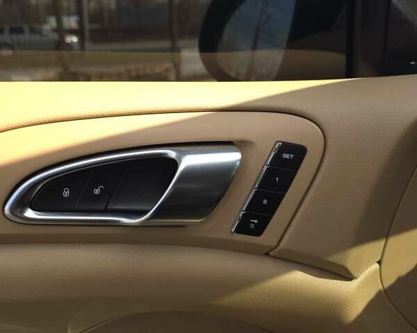 Білий Порше Cayenne, об'ємом двигуна 3 л та пробігом 190 тис. км за 22000 $, фото 12 на Automoto.ua