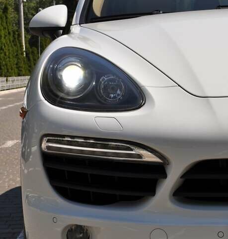 Белый Порше Каен, объемом двигателя 3 л и пробегом 130 тыс. км за 20000 $, фото 13 на Automoto.ua