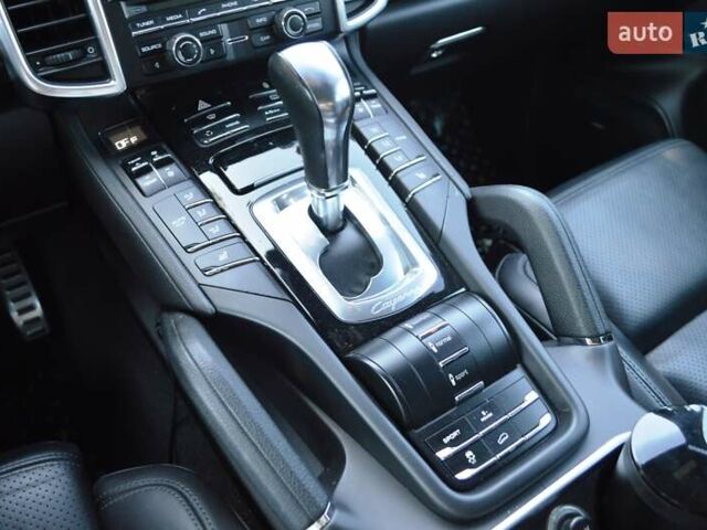 Білий Порше Cayenne, об'ємом двигуна 3 л та пробігом 122 тис. км за 23500 $, фото 39 на Automoto.ua