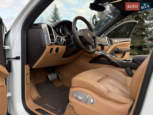 Белый Порше Каен, объемом двигателя 4.81 л и пробегом 133 тыс. км за 22000 $, фото 2 на Automoto.ua