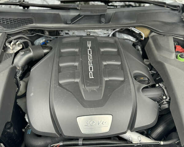 Білий Порше Cayenne, об'ємом двигуна 2.97 л та пробігом 202 тис. км за 19000 $, фото 13 на Automoto.ua