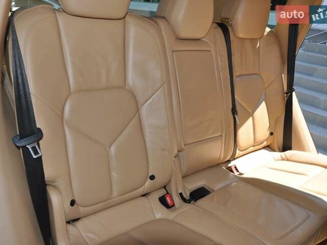 Белый Порше Каен, объемом двигателя 3 л и пробегом 130 тыс. км за 20000 $, фото 19 на Automoto.ua