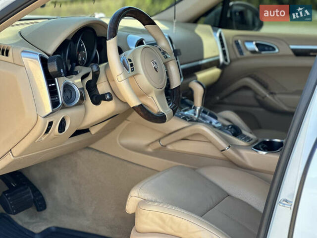 Білий Порше Cayenne, об'ємом двигуна 3.6 л та пробігом 200 тис. км за 19500 $, фото 26 на Automoto.ua