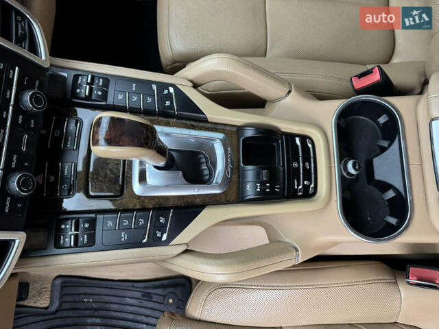 Білий Порше Cayenne, об'ємом двигуна 3.6 л та пробігом 200 тис. км за 18900 $, фото 10 на Automoto.ua