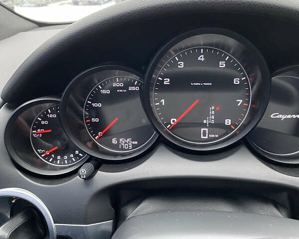Білий Порше Cayenne, об'ємом двигуна 3.6 л та пробігом 161 тис. км за 19000 $, фото 10 на Automoto.ua