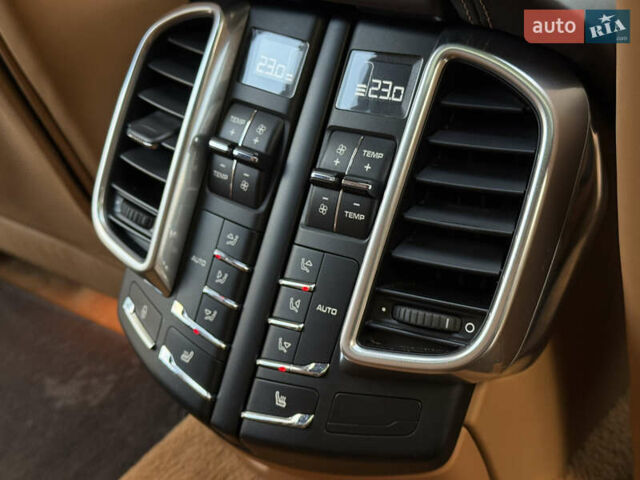 Белый Порше Каен, объемом двигателя 4.81 л и пробегом 133 тыс. км за 22000 $, фото 10 на Automoto.ua