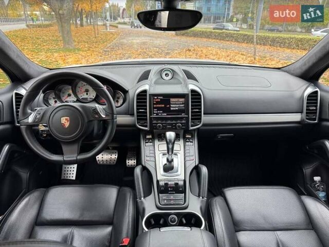 Білий Порше Cayenne, об'ємом двигуна 4.81 л та пробігом 143 тис. км за 19999 $, фото 8 на Automoto.ua