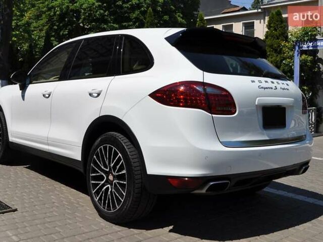 Белый Порше Каен, объемом двигателя 3 л и пробегом 130 тыс. км за 20000 $, фото 3 на Automoto.ua