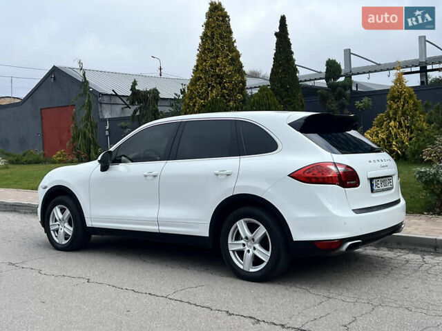 Белый Порше Каен, объемом двигателя 3.6 л и пробегом 175 тыс. км за 16700 $, фото 1 на Automoto.ua