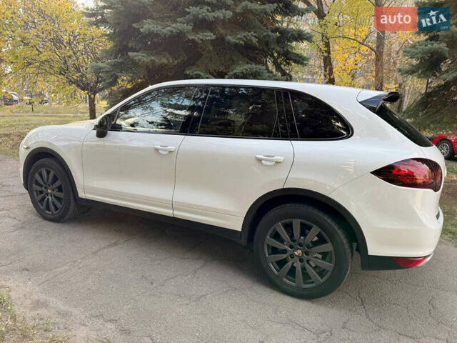 Белый Порше Каен, объемом двигателя 2.97 л и пробегом 170 тыс. км за 24900 $, фото 3 на Automoto.ua
