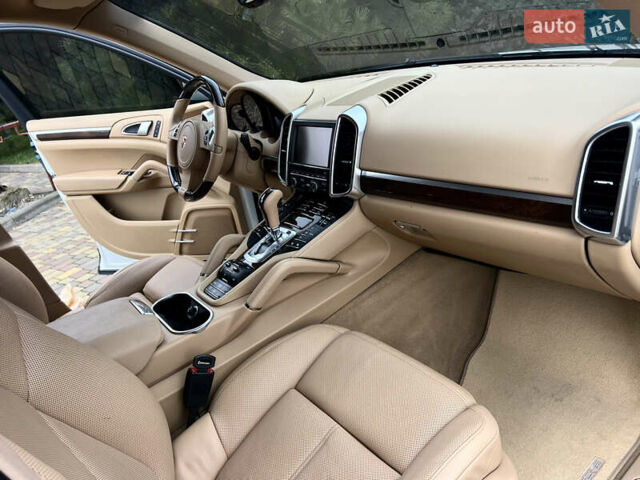 Белый Порше Каен, объемом двигателя 3.6 л и пробегом 175 тыс. км за 16700 $, фото 15 на Automoto.ua