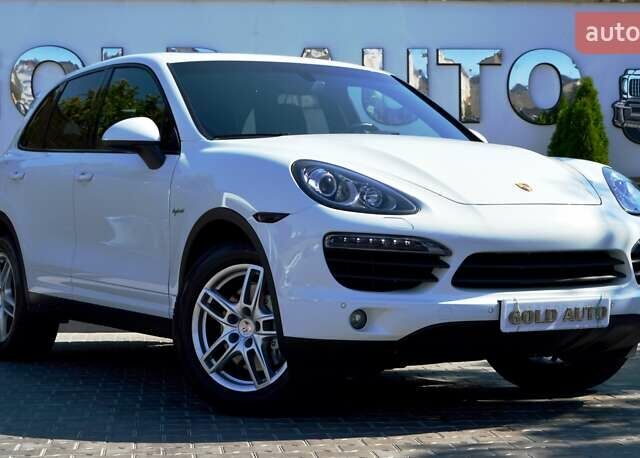 Білий Порше Cayenne, об'ємом двигуна 3 л та пробігом 122 тис. км за 23500 $, фото 7 на Automoto.ua