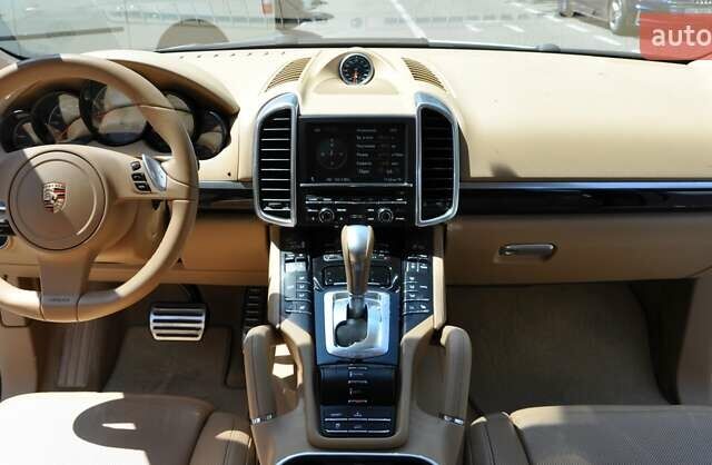 Белый Порше Каен, объемом двигателя 3 л и пробегом 130 тыс. км за 20000 $, фото 30 на Automoto.ua