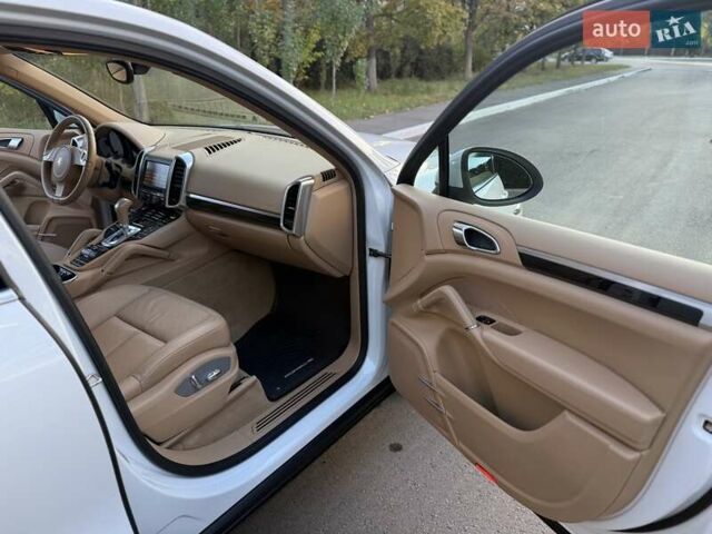 Белый Порше Каен, объемом двигателя 3 л и пробегом 223 тыс. км за 23999 $, фото 16 на Automoto.ua