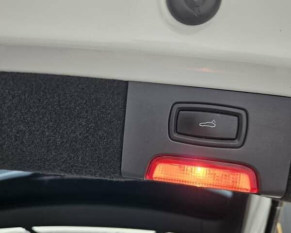 Білий Порше Cayenne, об'ємом двигуна 4.81 л та пробігом 143 тис. км за 19999 $, фото 12 на Automoto.ua